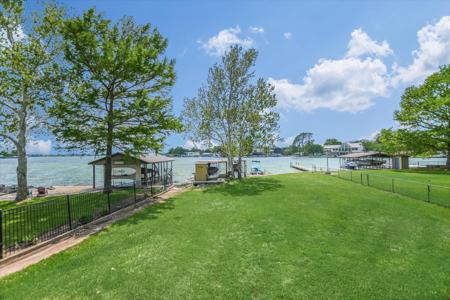 228 E Lakeshore Dr.