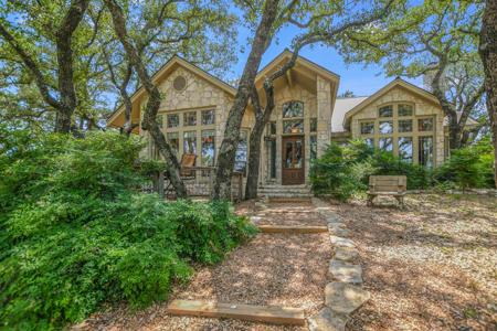 211 Deerhaven Dr.