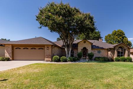 204 Meadowlakes Drive
