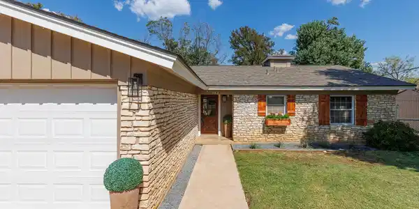 142 Lakeshore Dr