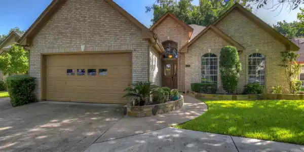 350 Meadowlakes Drive