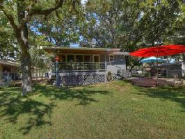 106 E Lakeshore Dr