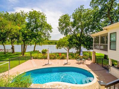 313 Meadowlakes Drive