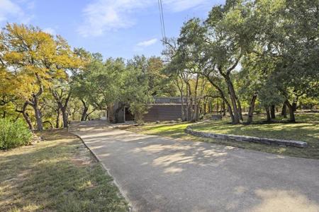 405 Deer Hollow