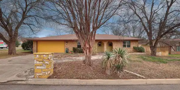 253 Meadowlakes Drive