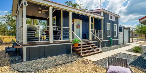 4113 Hermosa Dr