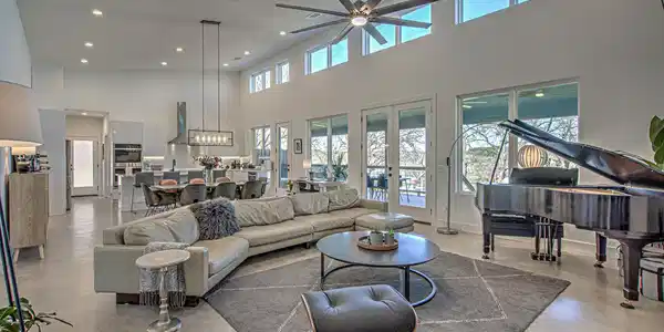 3819 Lakeview Drive