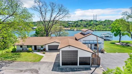 1205 Lakeshore Dr