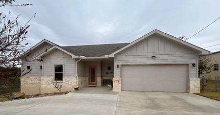 132 W Greenbriar
