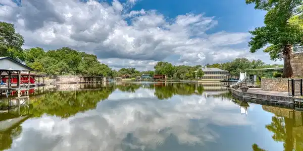 105 Mesquite Bend