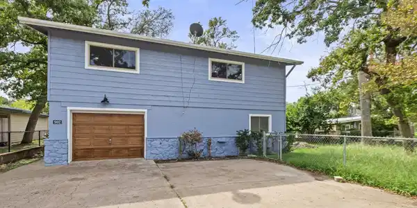 902 Sherwood Forest
