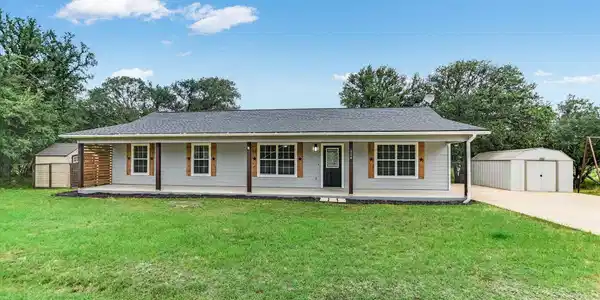 114 E Maple Drive