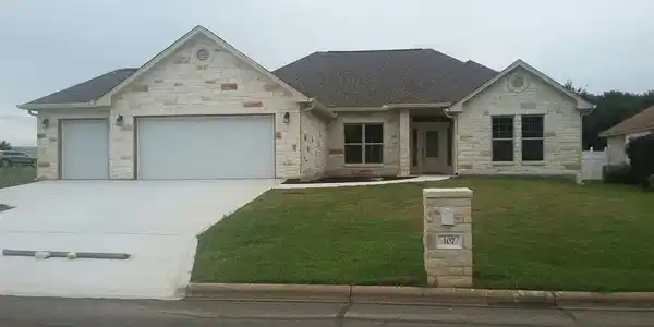 107 Broadmoor