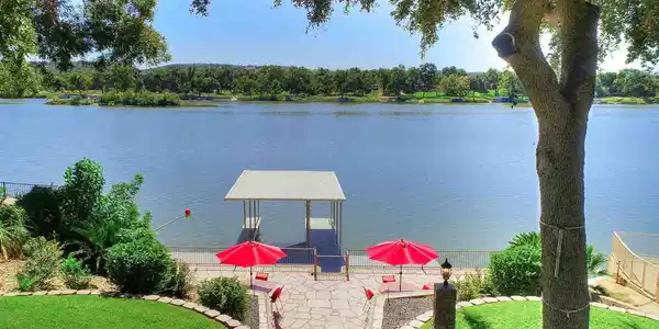 337 Meadowlakes Drive