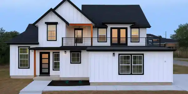 136 W Castlebrair Drive