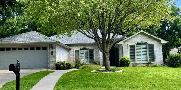 324 Meadowlakes Dr