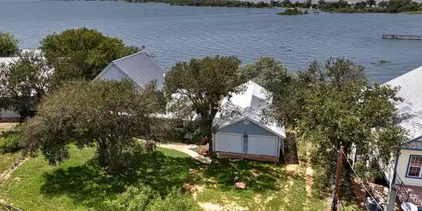 352 Lakecrest