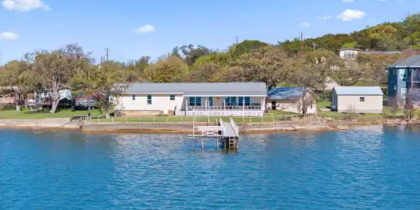 960 Lakeview Dr.