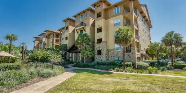 96 Island Dr #32