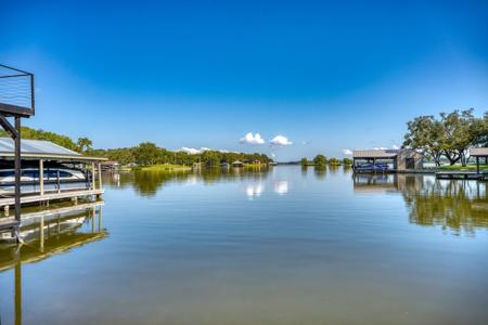 406 Lakeview Dr