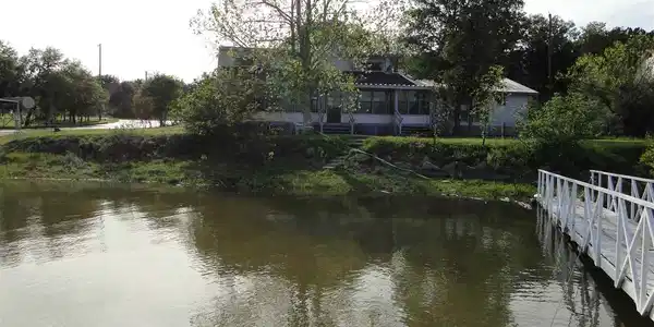 104 Contour Dr