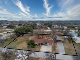 205 Oakleaf Dr
