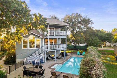 402 Robinhood Lane