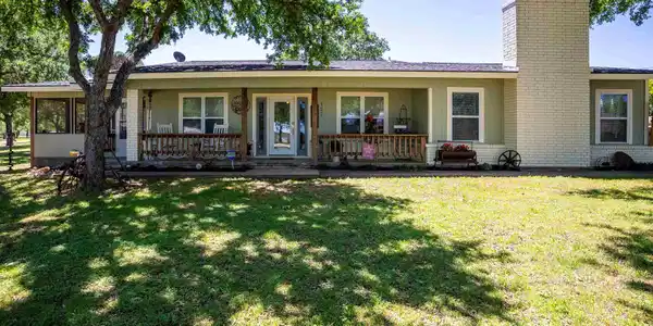 127 Lakeview Drive