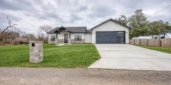 1501 Woodcrest Drive