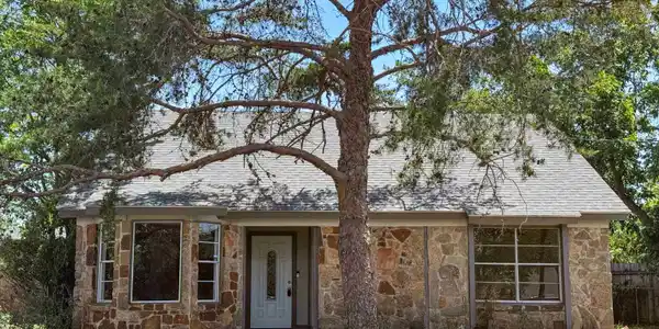 400 N River Oaks Drive