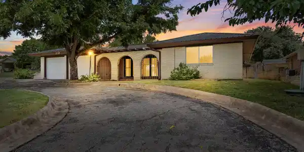 4017 River Oaks Dr