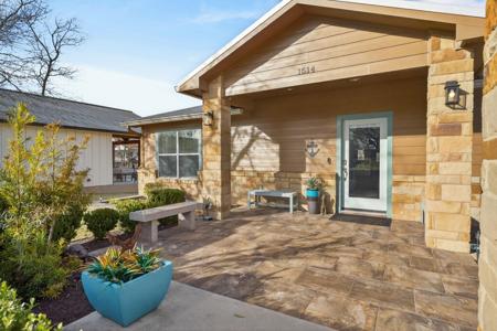 1514 Bluebonnet Ln