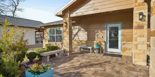1514 Bluebonnet Ln