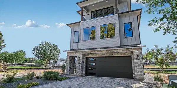 516 Lake St.