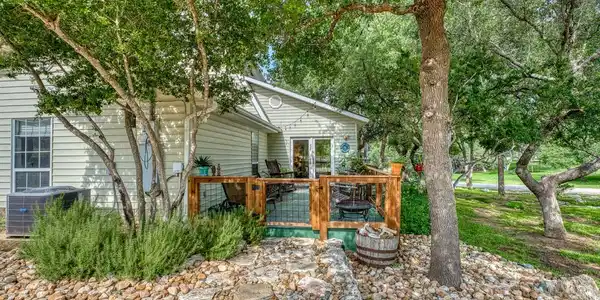 1106 Shorewood Dr