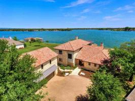 536 East Lakeshore Drive