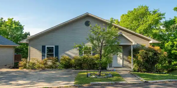 124 LEES LANDING