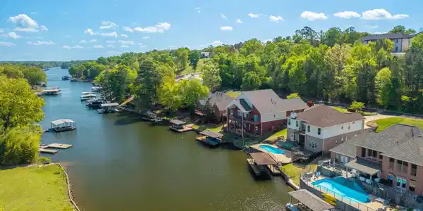 119 HUNTERSCOVE Place
