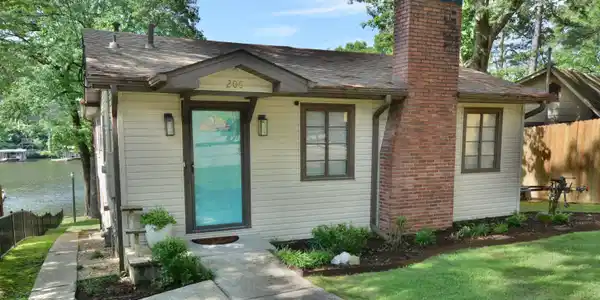 208 EDGEWATER Circle