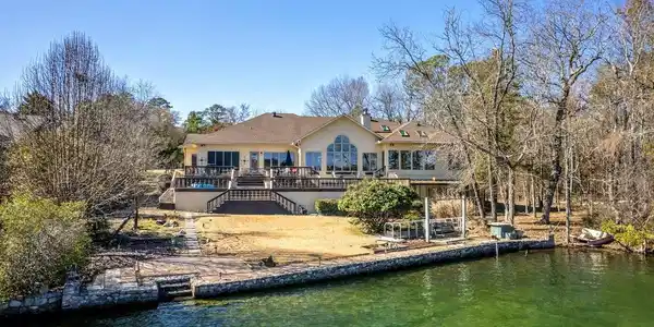 53 LEVANTINO Drive