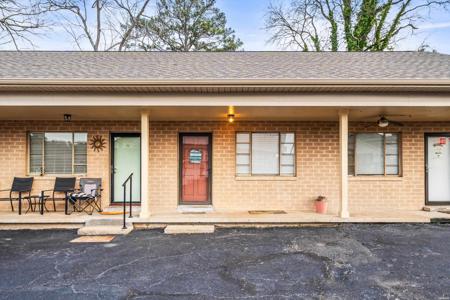 105 CHAMBERS Point