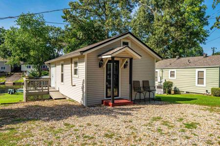 105 CHAMBERS Point