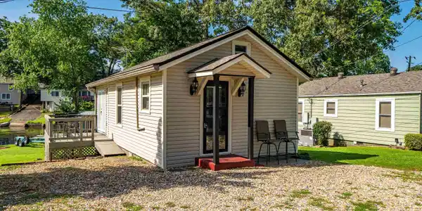 105 CHAMBERS Point