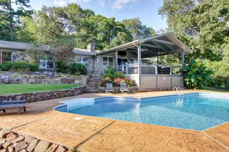 207 W MOUNTAIN VIEW Circle