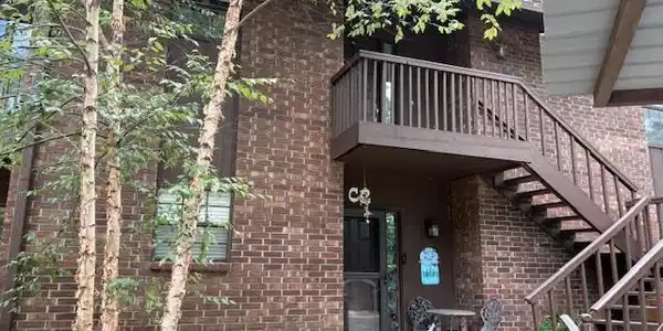 2325 LAKESHORE Drive