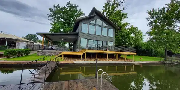 114 PLEASURE ISLE Point