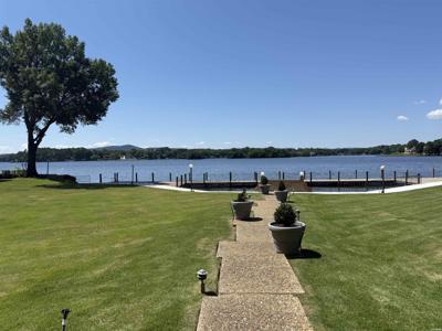 1201 LAKESHORE