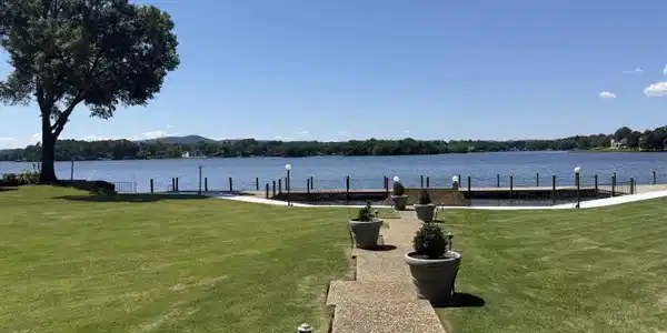 1201 LAKESHORE