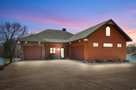 168 GOLDEN OAK Place