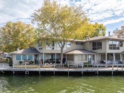 100 BAYOU Point